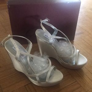 NEW IN BOX** Dee White Satin DYEABLES